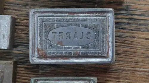 C58/ Acht Druckmatritzen Matrize Werbung aus Metall