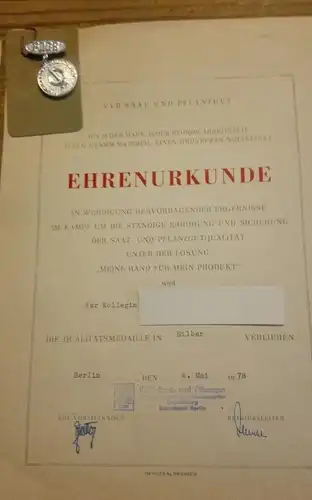 E114/ Abzeichen für ausgezeichnete Qualitätsarbeit FDGB 3 Stufen