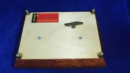 G355/ Reuge  Spieluhr in Holzschatulle mit Intarsien 2 Melodien