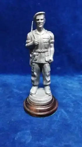 E800/ Fallschirmjäger - Fallschirmspringer Figur/Büste 18cm Metall