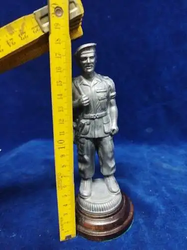 E800/ Fallschirmjäger - Fallschirmspringer Figur/Büste 18cm Metall 