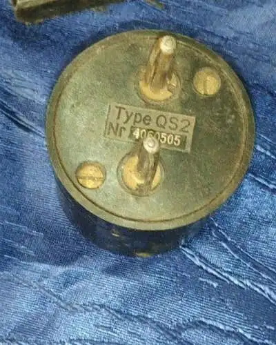 F118/  Telefunken  Quartz Typ QS2 776 kHz Crystal Oscillator für Radio/ Detektor