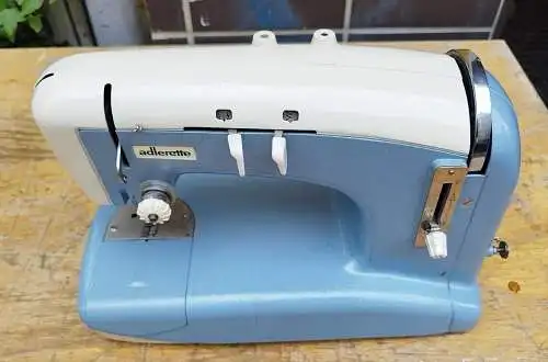 G357/ ADLERETTE 200 Nähmaschine, Antik Retro Vintage. Ersatzteilspender. 