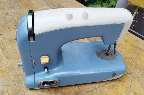 G357/ ADLERETTE 200 Nähmaschine, Antik Retro Vintage. Ersatzteilspender. 