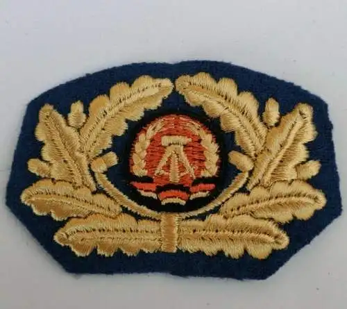 E823/ Mützenemblem Mützenabzeichen blaugrau DDR