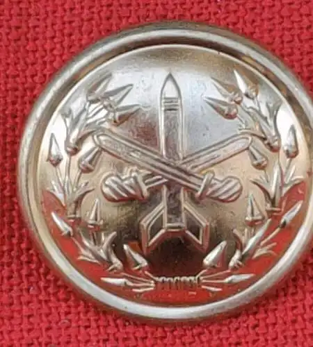 E360/ vergoldeter Uniformknopf gekreuzte Schwerter und Granate