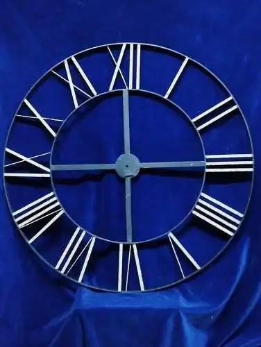 Vintage Wanduhr Gestell Metall geschweißt aus altem Uhrengeschäft 90 cm