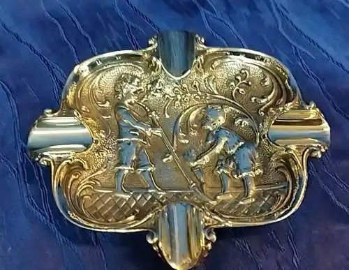G043/Figürlicher Aschenbecher Messing Relief Ascher Kinder Jugendstilmotiv
