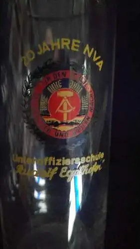 E880/ Glas DDR NVA 20 Jahre Unteroffiziersschule Rudolf Engelhofer
