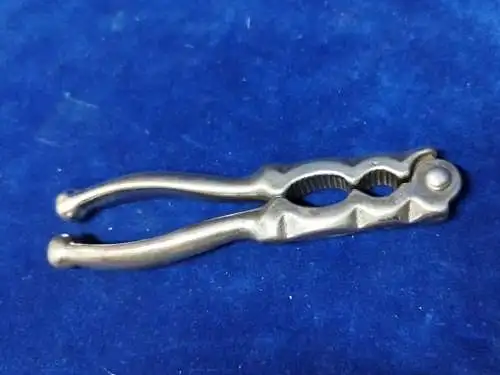 E484/ Alter Nussknacker, Eisen , aufgearbeitet 