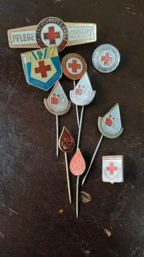 E8802/ Deutsches Rotes Kreuz DDR / Blutspende Abzeichen Sammlung