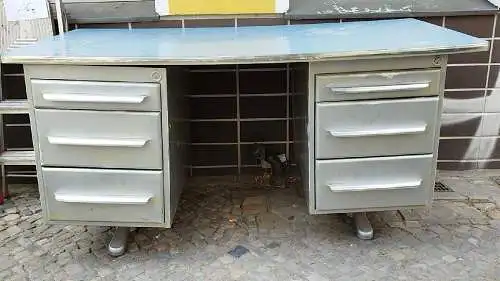 Vintage Arztschreibtisch aus Metall  Antik Restaurationsobjekt 