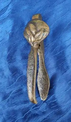 G221/ Nussknacker Bronze massiv