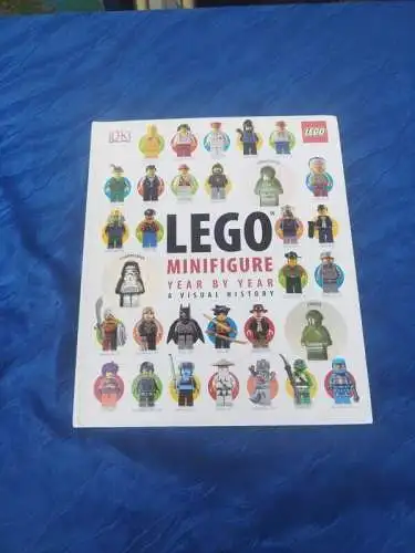 G369/ LEGO Minifigure Year by Year Buch mit 2 fehlenden Figuren 