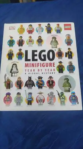 G369/ LEGO Minifigure Year by Year Buch mit 2 fehlenden Figuren 