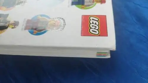 G369/ LEGO Minifigure Year by Year Buch mit 2 fehlenden Figuren 