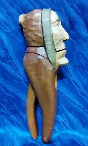 G053/ alter geschnitzter Holz Nussknacker 