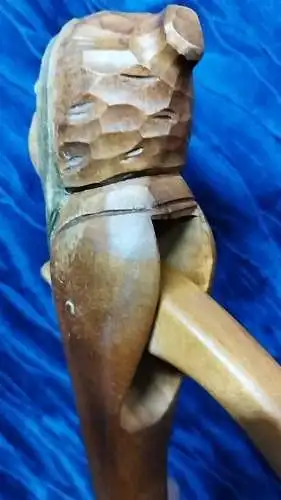 G053/ alter geschnitzter Holz Nussknacker 