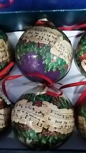 G301d/ 6 Weihnachtsbaumkugeln aus Pappe über 20 Jahre alt 