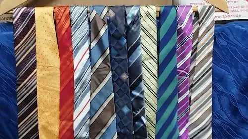 F956/ 11x Krawatten  diverse Farben 