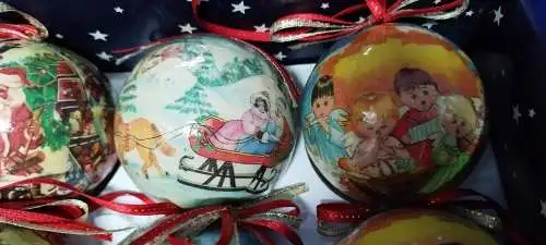 G301b/ 6 Weihnachtsbaumkugeln aus Pappe mit 3verschiedenen Motiven, siehe Bilder