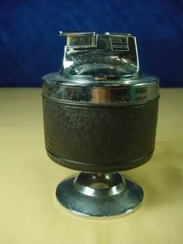 B151/ Tischfeuerzeug schwarz 60 er / 70 er Jahre