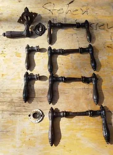 G354/  Antike Türklinke  Eisen Türgriffe   Konvolut 