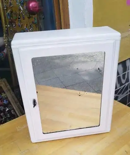 G588/Arztschrank Blechschrank 50er Jahre Glasböden Hängeschrank klein 50 x 40 cm