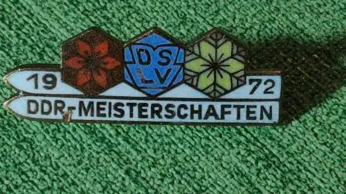 E800/ Abzeichen DSLV DDR Winter Meisterschaft 1972 weiß Emaille