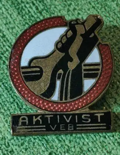 E800/ Abzeichen Aktivist VEB emailliert