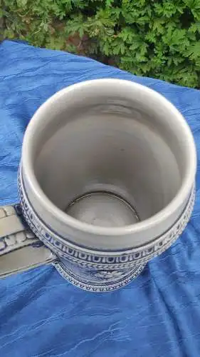F517/alter STEINZEUG RELIEFKRUG BIERKRUG