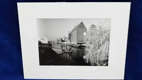   Foto Der Holzhafen von Bremen Original Leica Print Dr. Grygiel  im 30x40cm