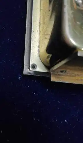 F916/ Schöne  alte  Tischuhr Wecker mit Musikwerk Schicksalsmelodie 