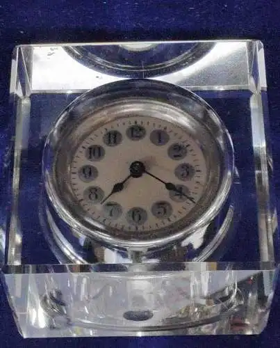 F915/ Schöne  alte  Tisch/Kaminuhr aus Glas