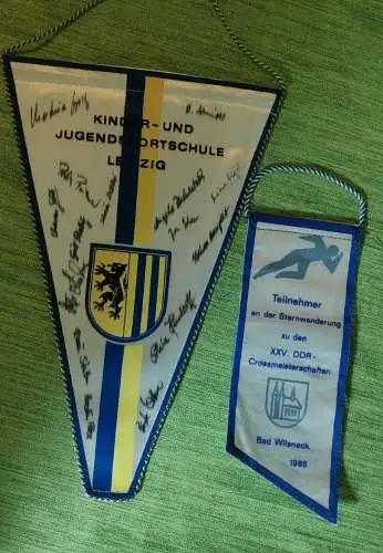 E801/ alter DDR Wimpel Kinder - und Jugendsportschule Leipzig mit Unterschriften