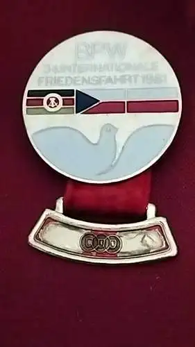 E800/ DDR Sport Friedensfahrt 1981 Abzeichen 