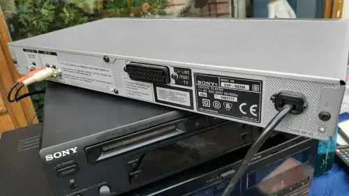 E737/ Sony CD/DVD Player DVP-NS 330
