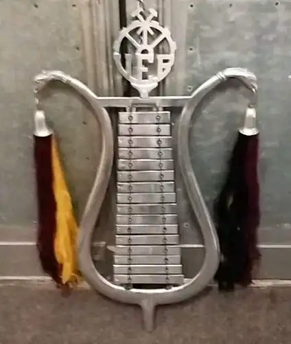 DDR VEB Schellenbaum Lyra mit Tasche 