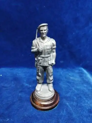 E800/ Fallschirmjäger - Fallschirmspringer Figur/Büste 18cm Metall 