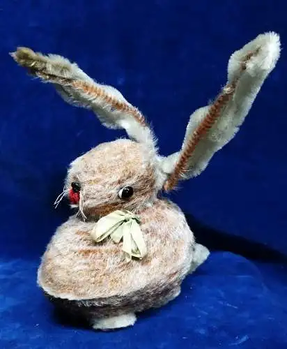 G613/ Osterei Hase  Osterdeko   antikes Körbchen Pappe