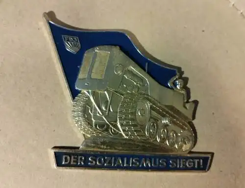 DDR  IFA Fortschritt LPG FDJ Abzeichen Plakette Raupe Stufe Gold 