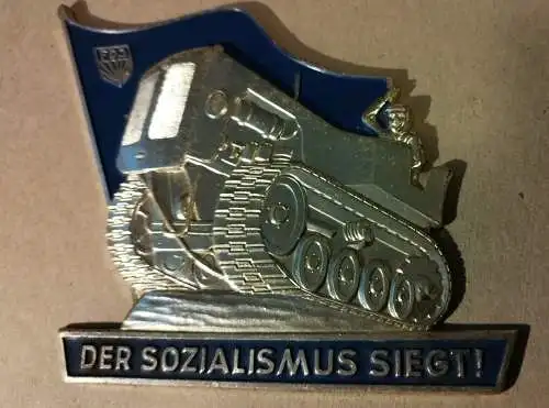 DDR  IFA Fortschritt LPG FDJ Abzeichen Plakette Raupe Stufe Gold 