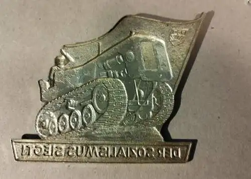 DDR  IFA Fortschritt LPG FDJ Abzeichen Plakette Raupe Stufe Gold 