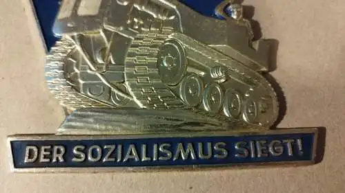 DDR  IFA Fortschritt LPG FDJ Abzeichen Plakette Raupe Stufe Gold 