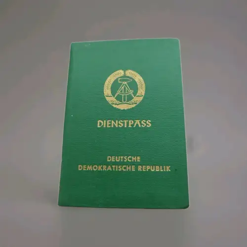 original alter DDR Dienstpass, Muster, sehr selten 