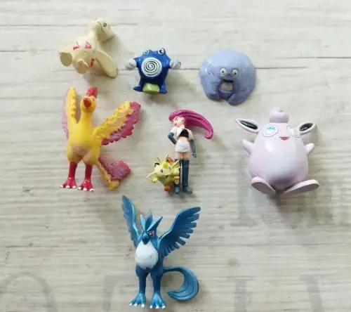 E800/ Alte Pokemon Figuren