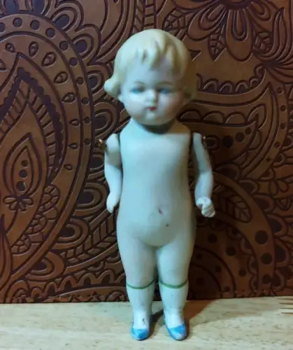 G663/ Antike kleine Biskuit Porzellan- Puppe 11cm