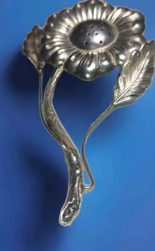 G676/ Silberne Blume als StreuerFlorenz Italien 800 er Silber 