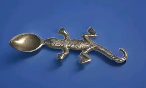 G679/  Alter silberner Zuckerlöffel 800er Silber Löffel  Motiv Echse 8gr