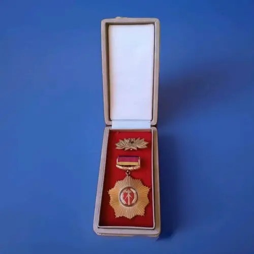 DDR  Auszeichnung Orden und Ehrenspange VVO  Gold 